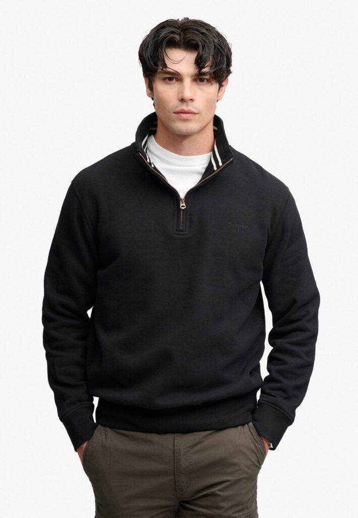 Essential Serif Logo Sweatshirt mit lockerer Passform